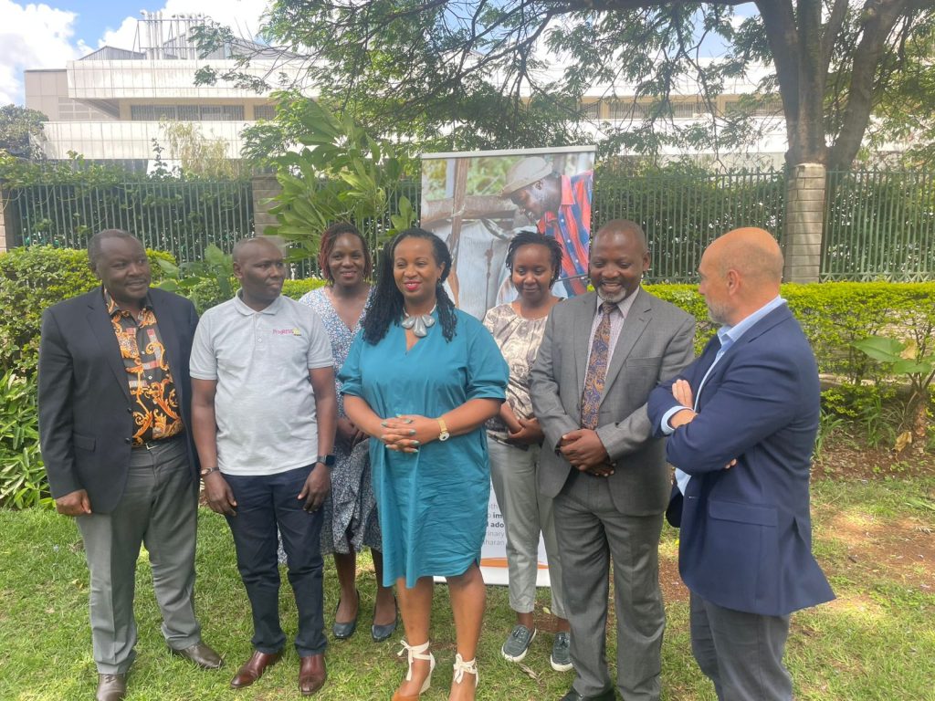 Members from the Kenya Veterinary Association (KVA) and the Global Alliance for Livestock Veterinary Medicines (GALVmed). Source: TV 47